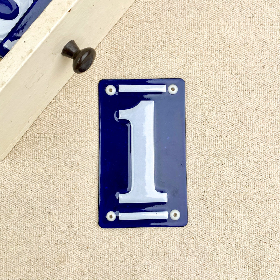 Numéro de maison en émail