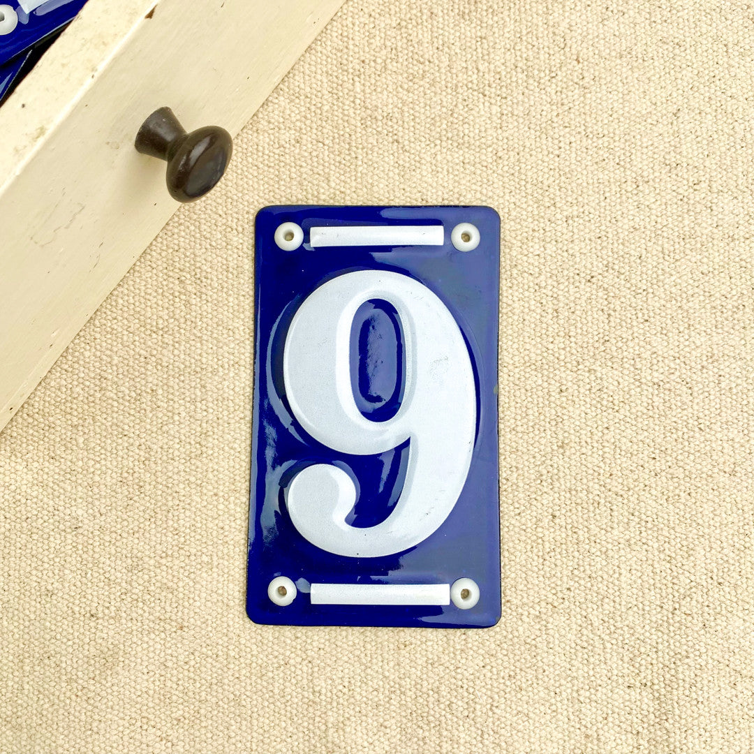 Numéro de maison en émail