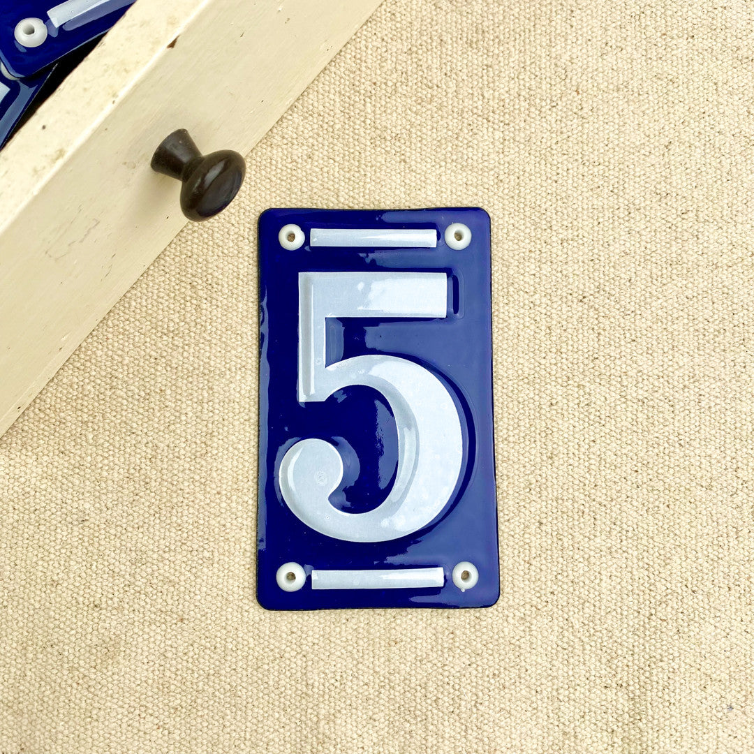 Numéro de maison en émail