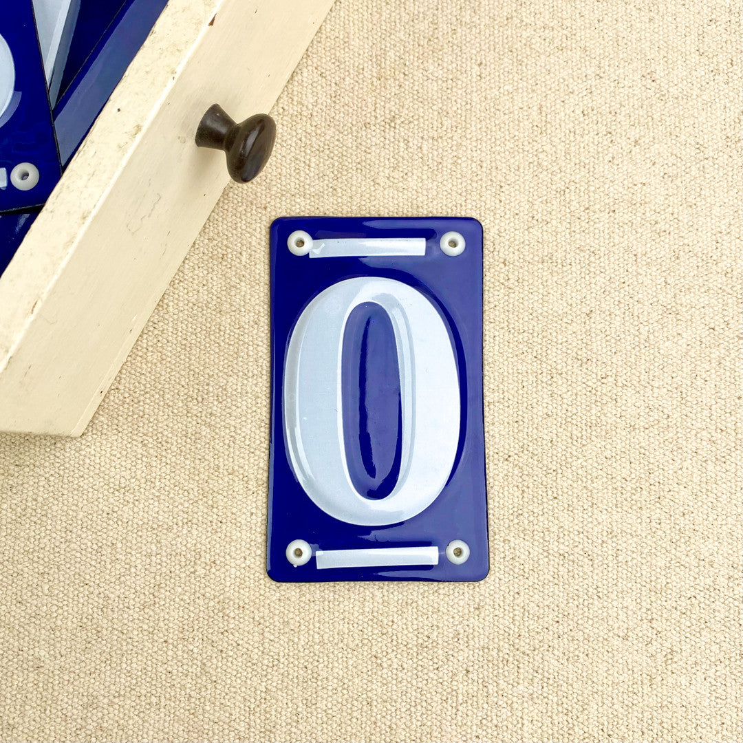 Numéro de maison en émail
