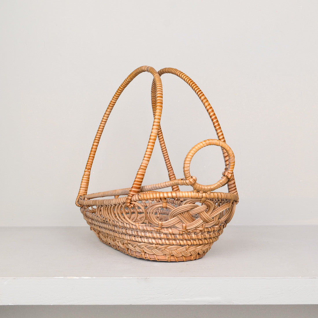 Panier-verseur en paille tressée