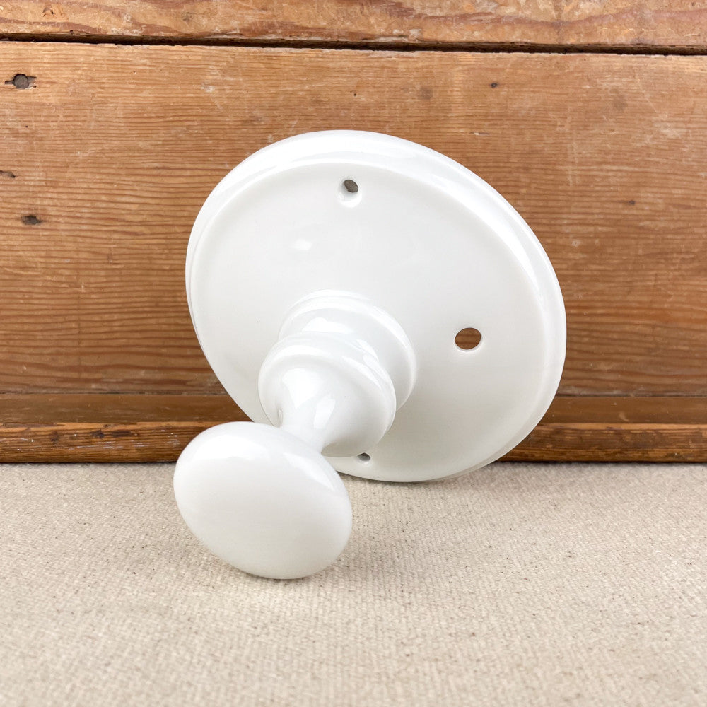 Patère blanche sortie de câble