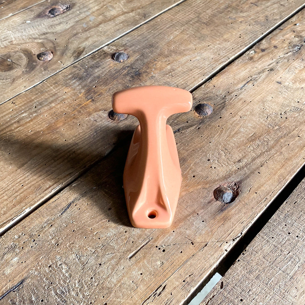 porte peignoir saumon en porcelaine