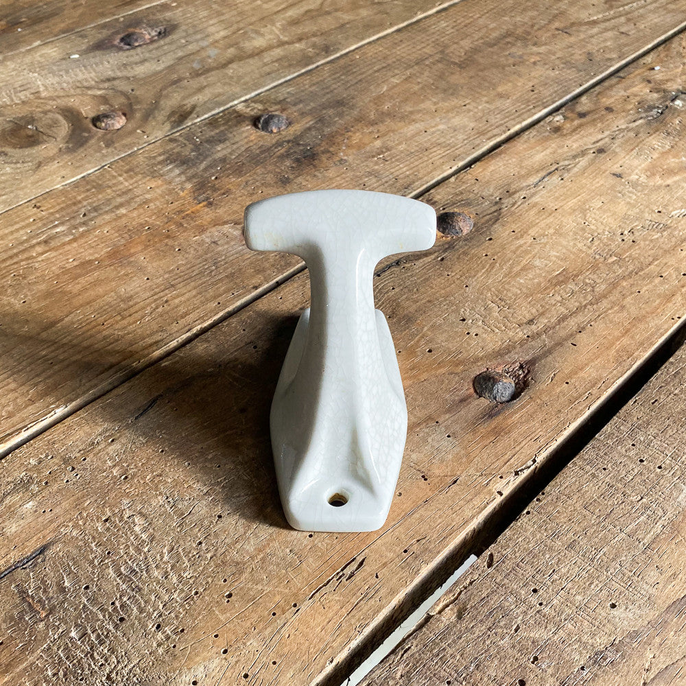 patère écru en porcelaine