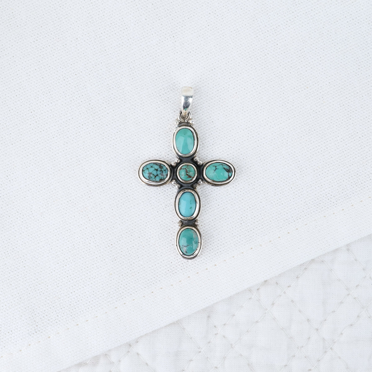 Pendentif croix turquoise sur argent