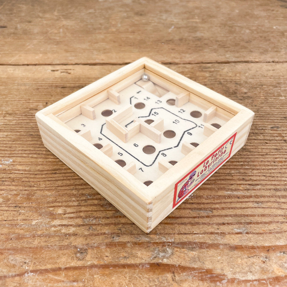 Petit labyrinthe en bois