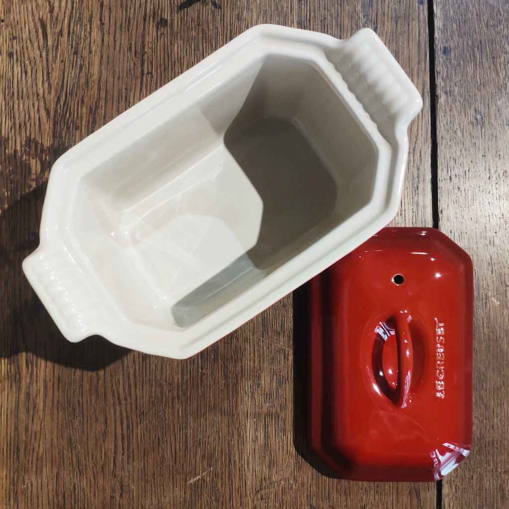 Petite terrine cerise avec presse Le Creuset