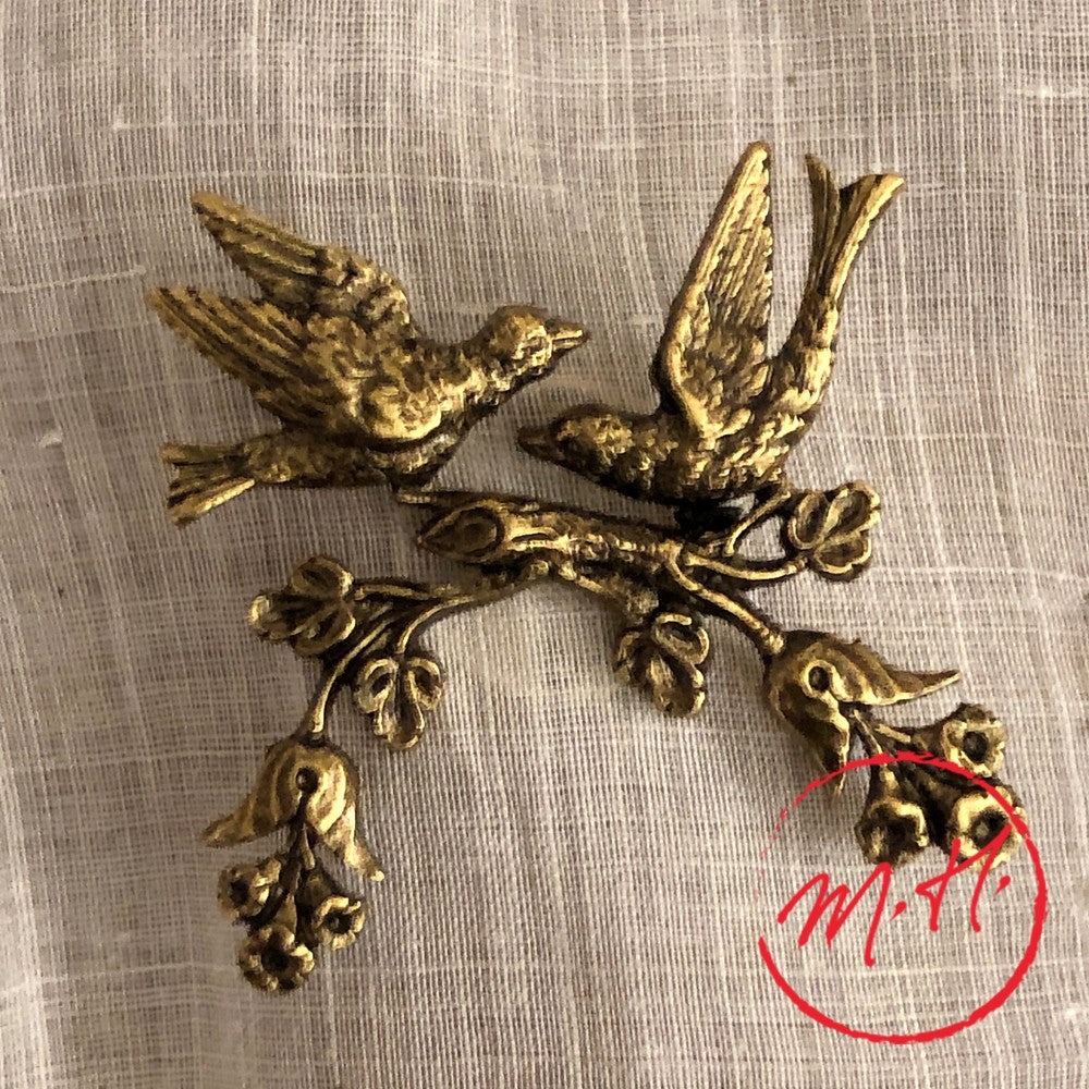 Pins Branche Oiseaux