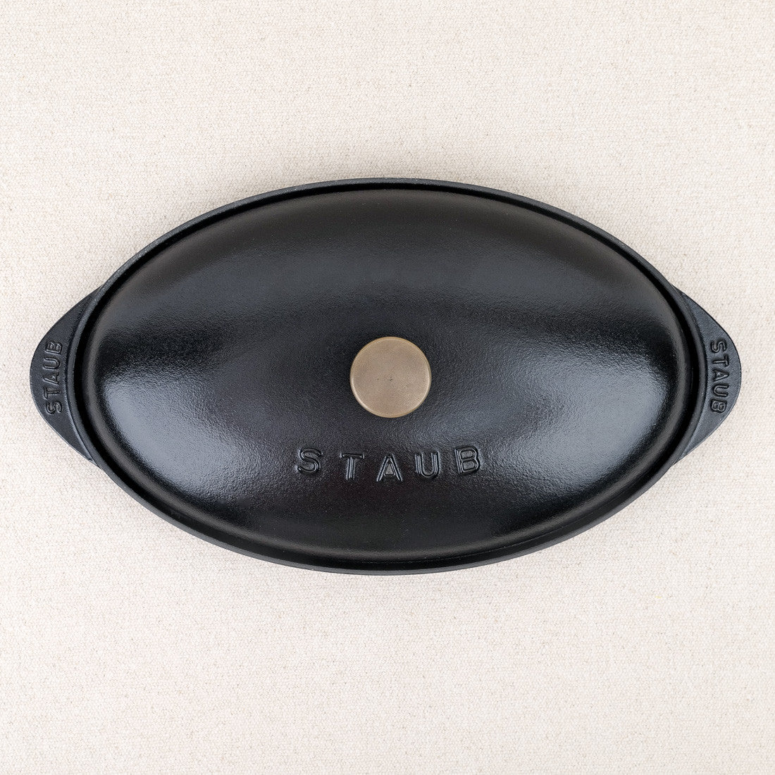 Plat en fonte avec couvercle Staub