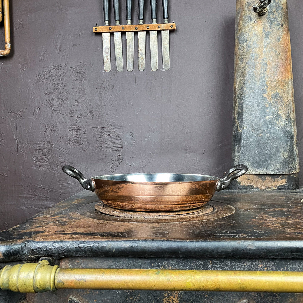 Plat de service en cuivre étamé