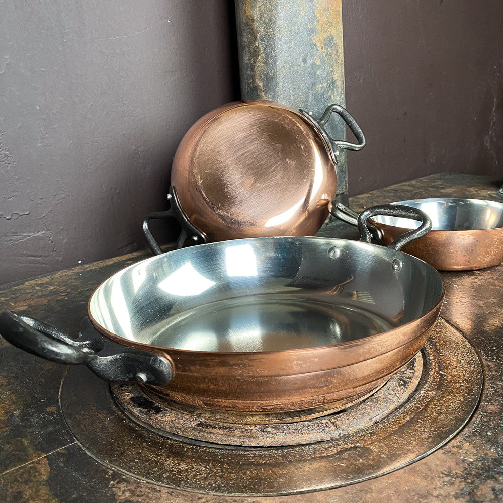 Plat de service en cuivre étamé