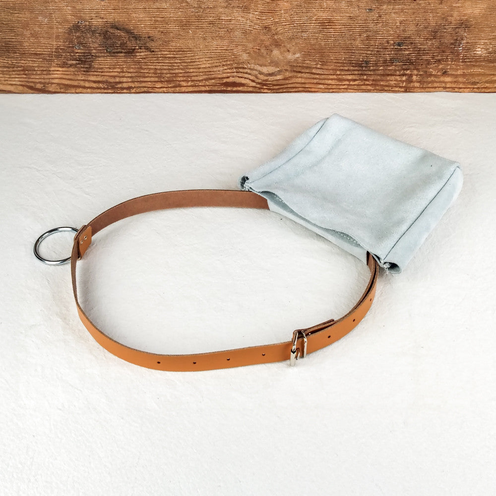 Poche à clous bleu cuir