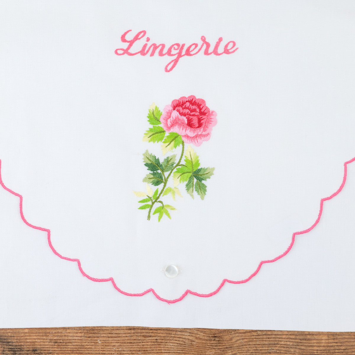 Pochette Lingerie brodé motif floral