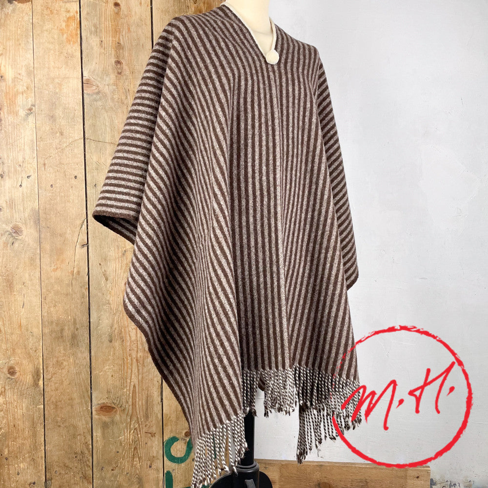 Poncho rayé en laine couleur chocolat/marron foncé