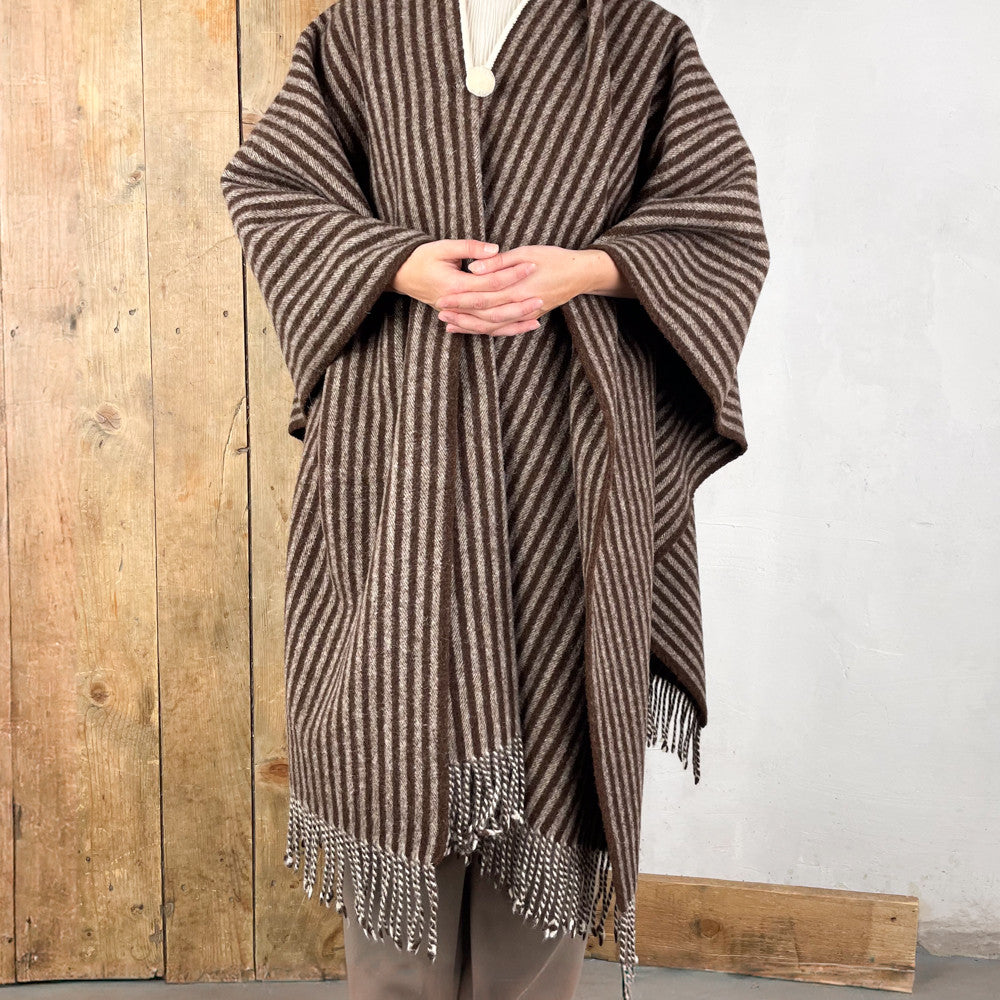 Poncho en laine couleur chocolat/marron foncé