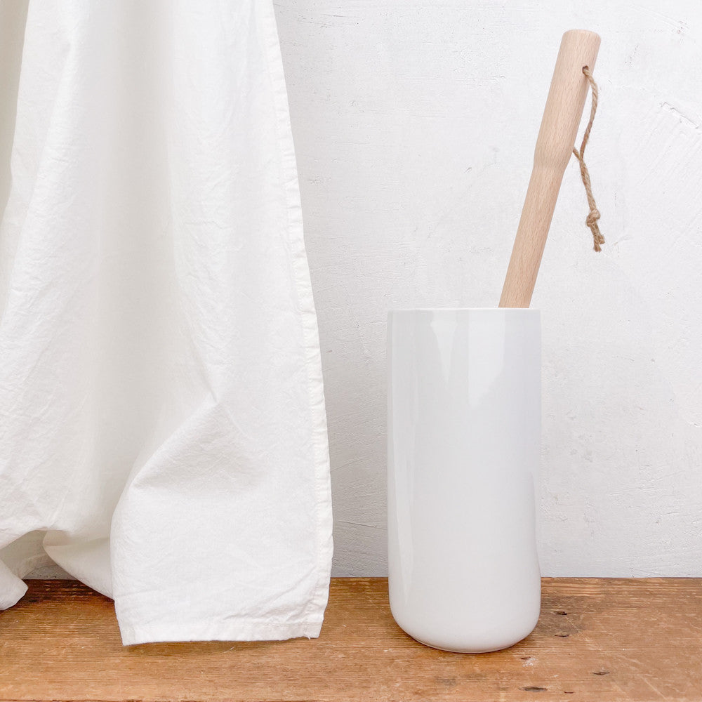 Porte-balayette WC en faïence blanche et sa brosse en bois