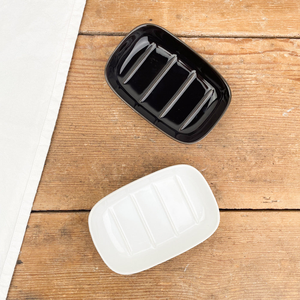 Porte-savon strié en porcelaine