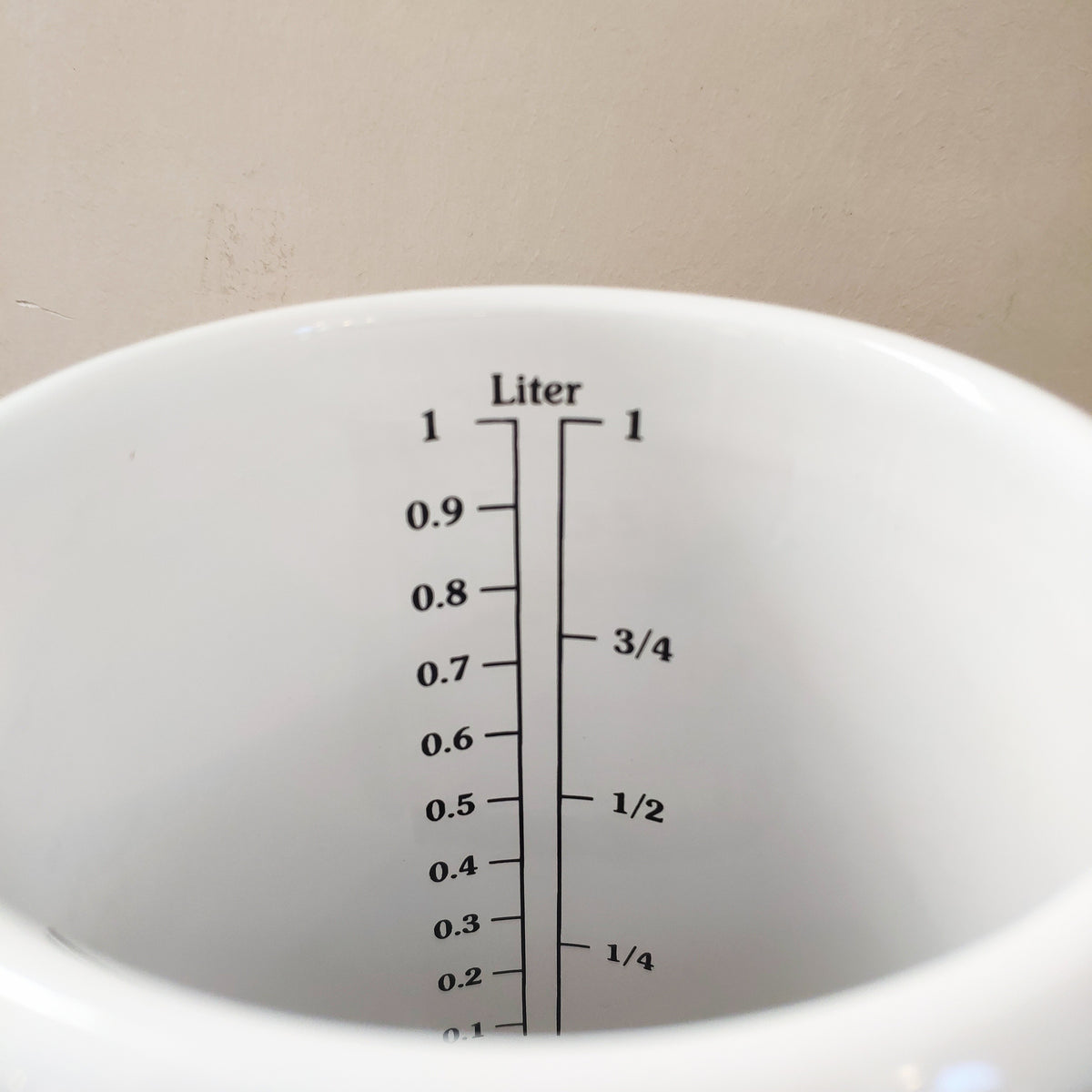 Pot mesureur émail blanc