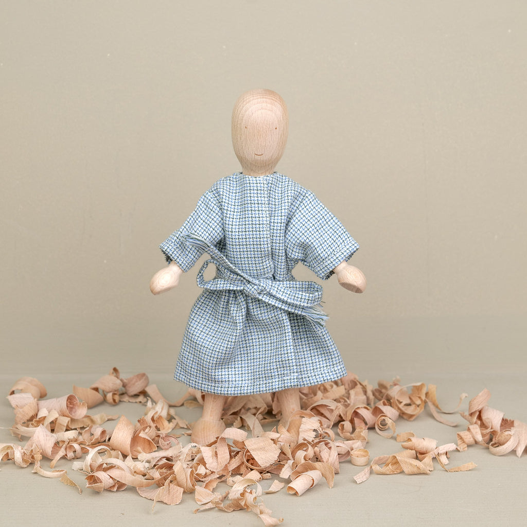 Poupées en bois avec robe