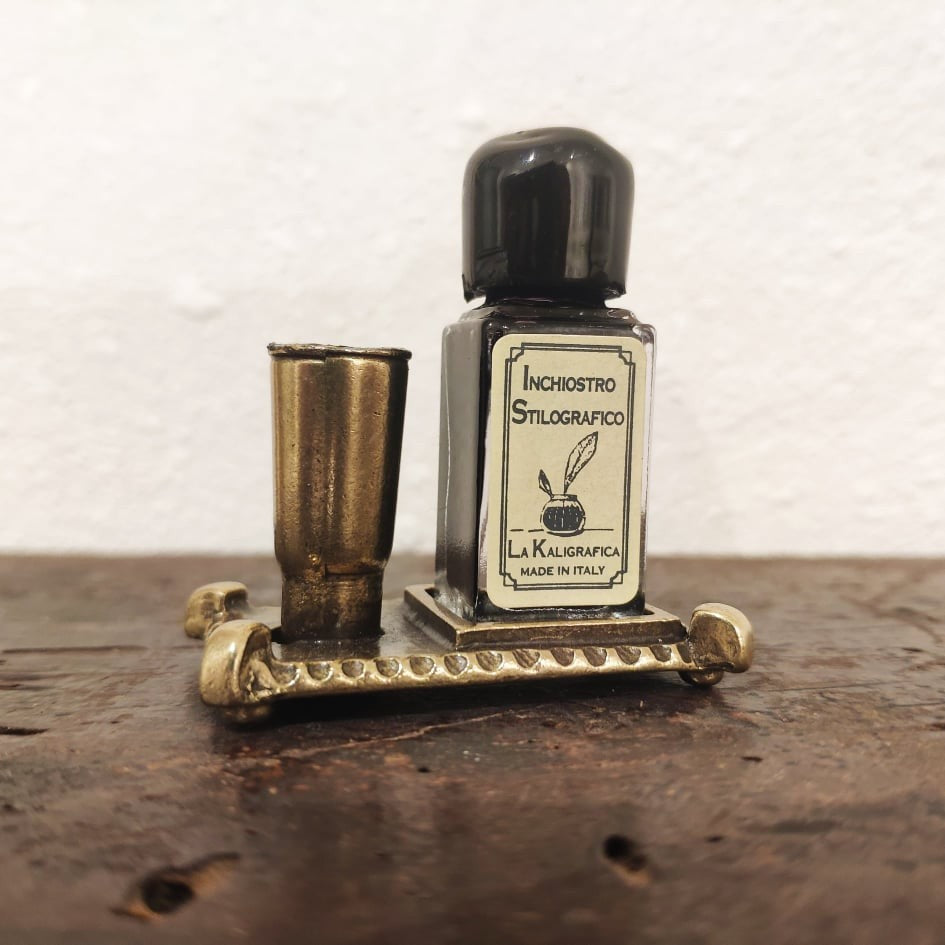 Repose-plume et son encre