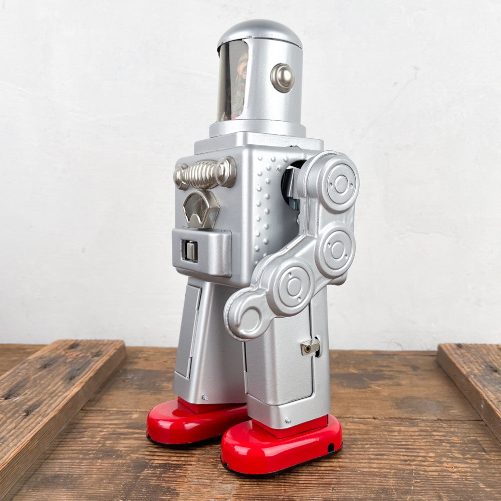 Robot spaceman géant