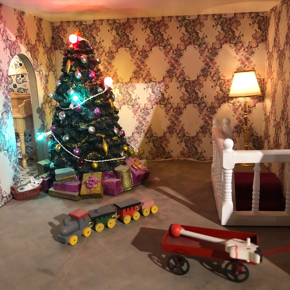 Salle de jeux pour maison de poupée