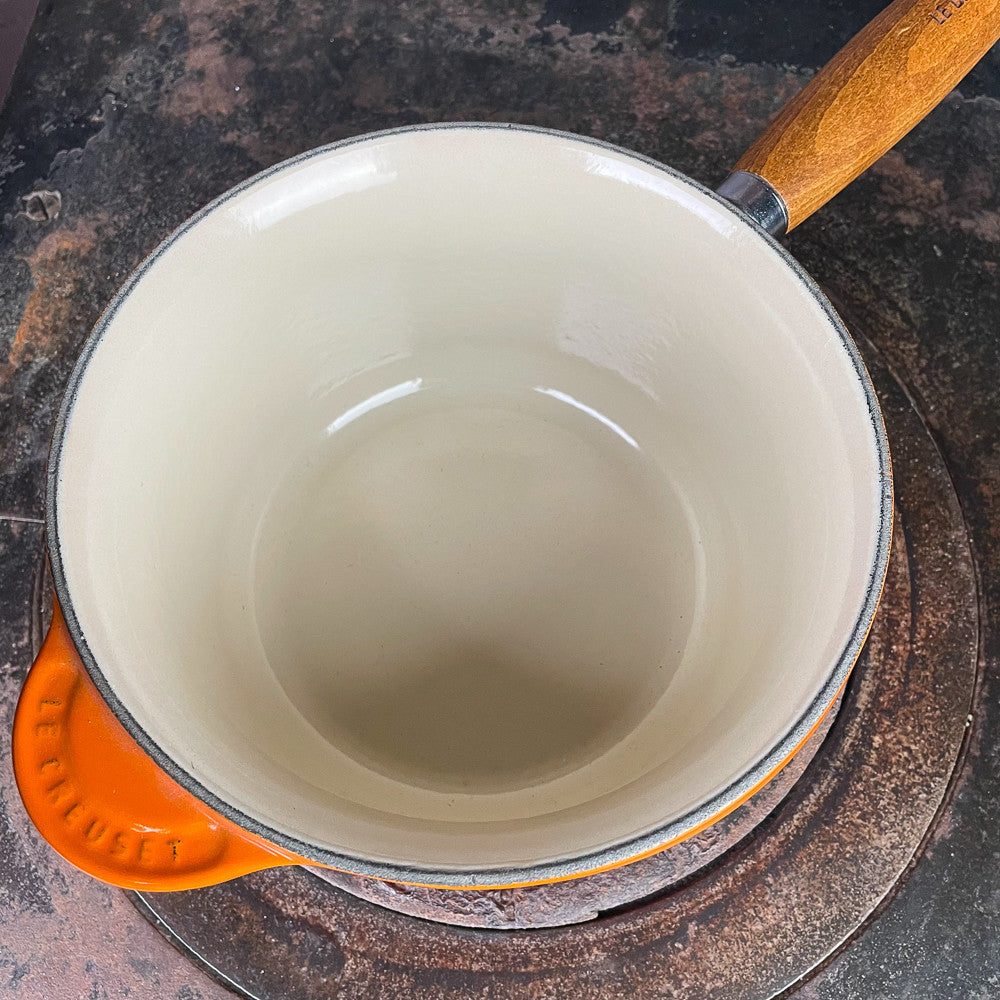 Saucier Le Creuset en fonte orange