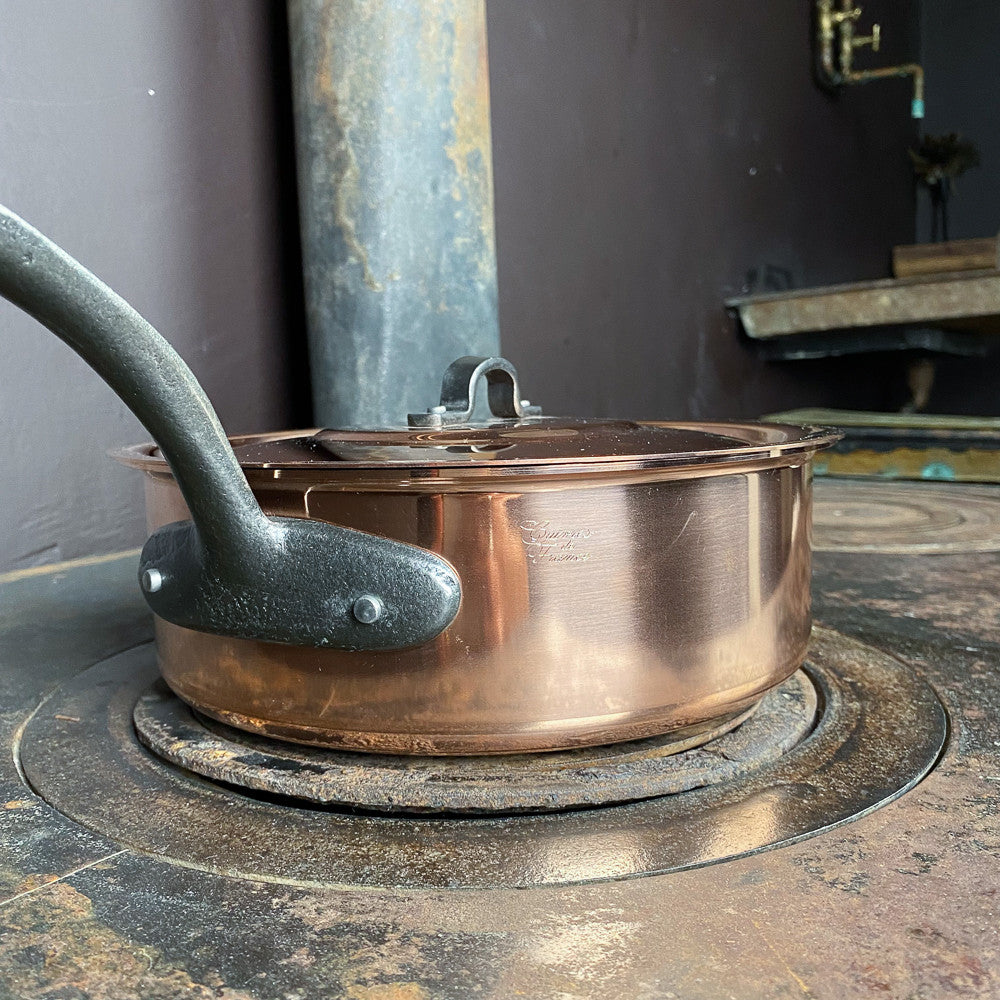 Sauteuse avec couvercle en cuivre étamée