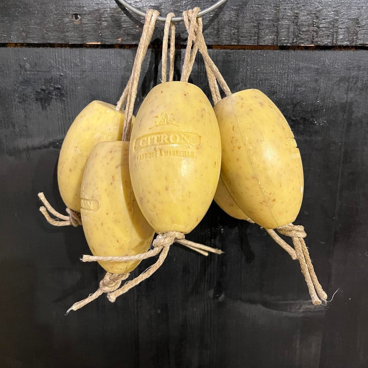 Savon ovale à corde citron
