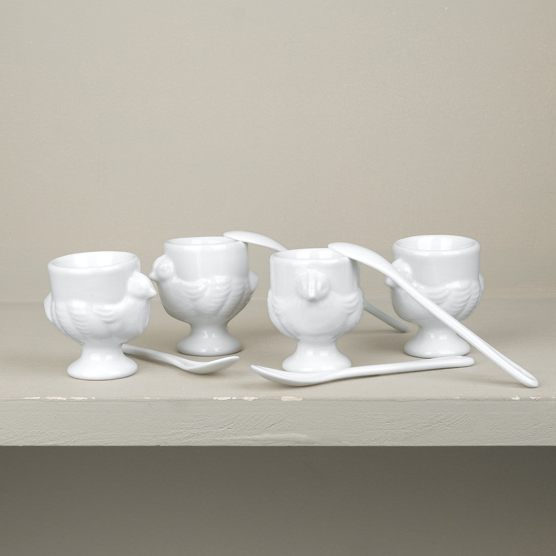 Set de 4 coquetiers et petite cuillère en porcelaine
