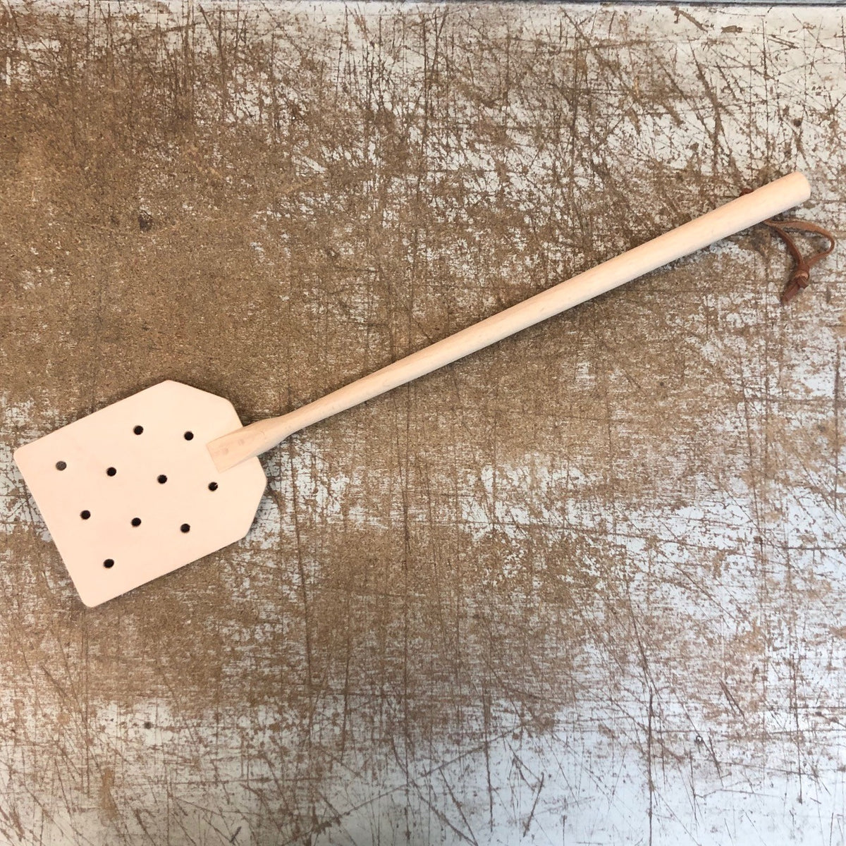 Tapette à mouches en cuir