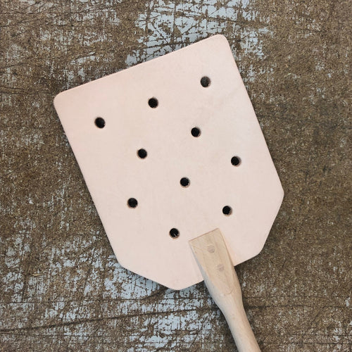 Tapette à mouches en cuir