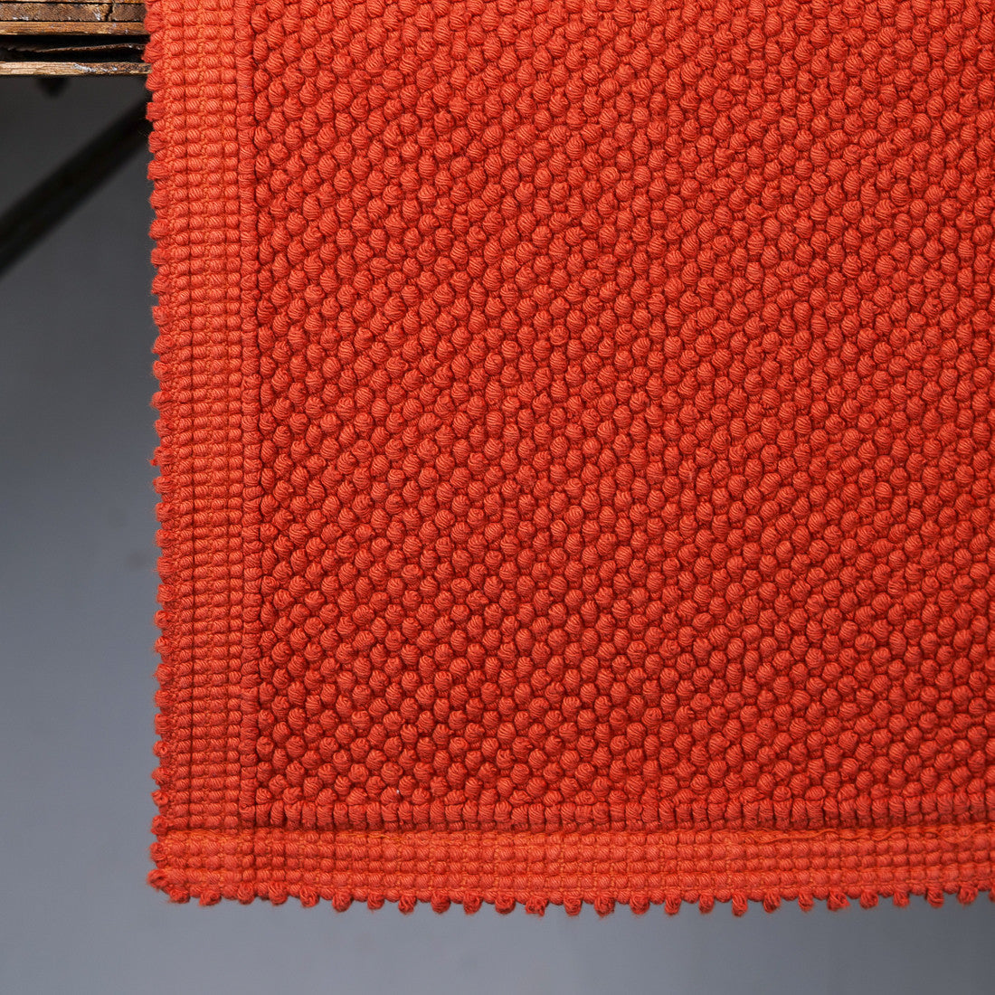 Tapis de bain rouge