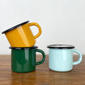 Tasse en émail coloré