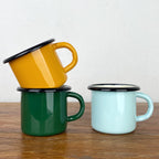 Tasse en émail coloré