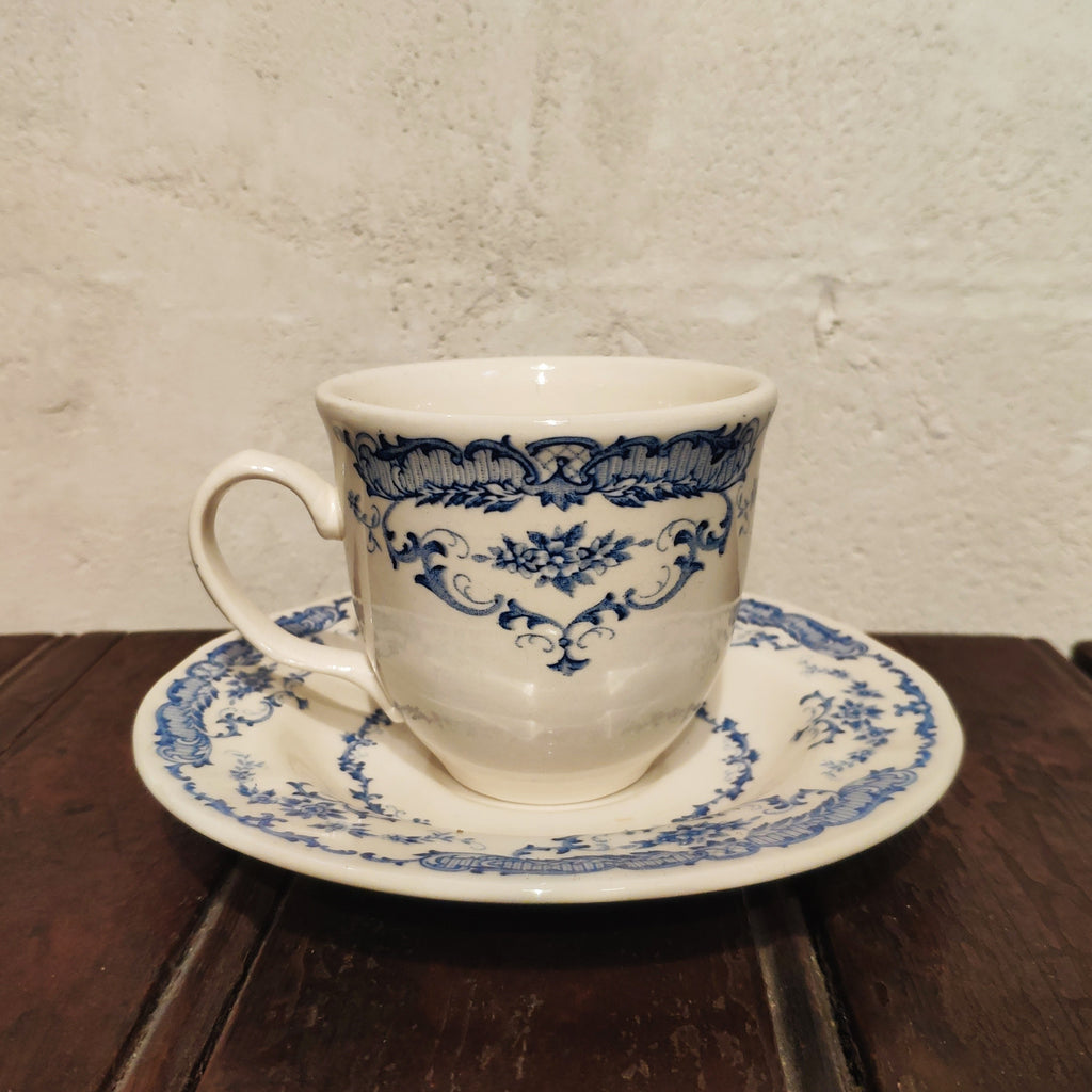 Tasse et soucoupe décor bleu