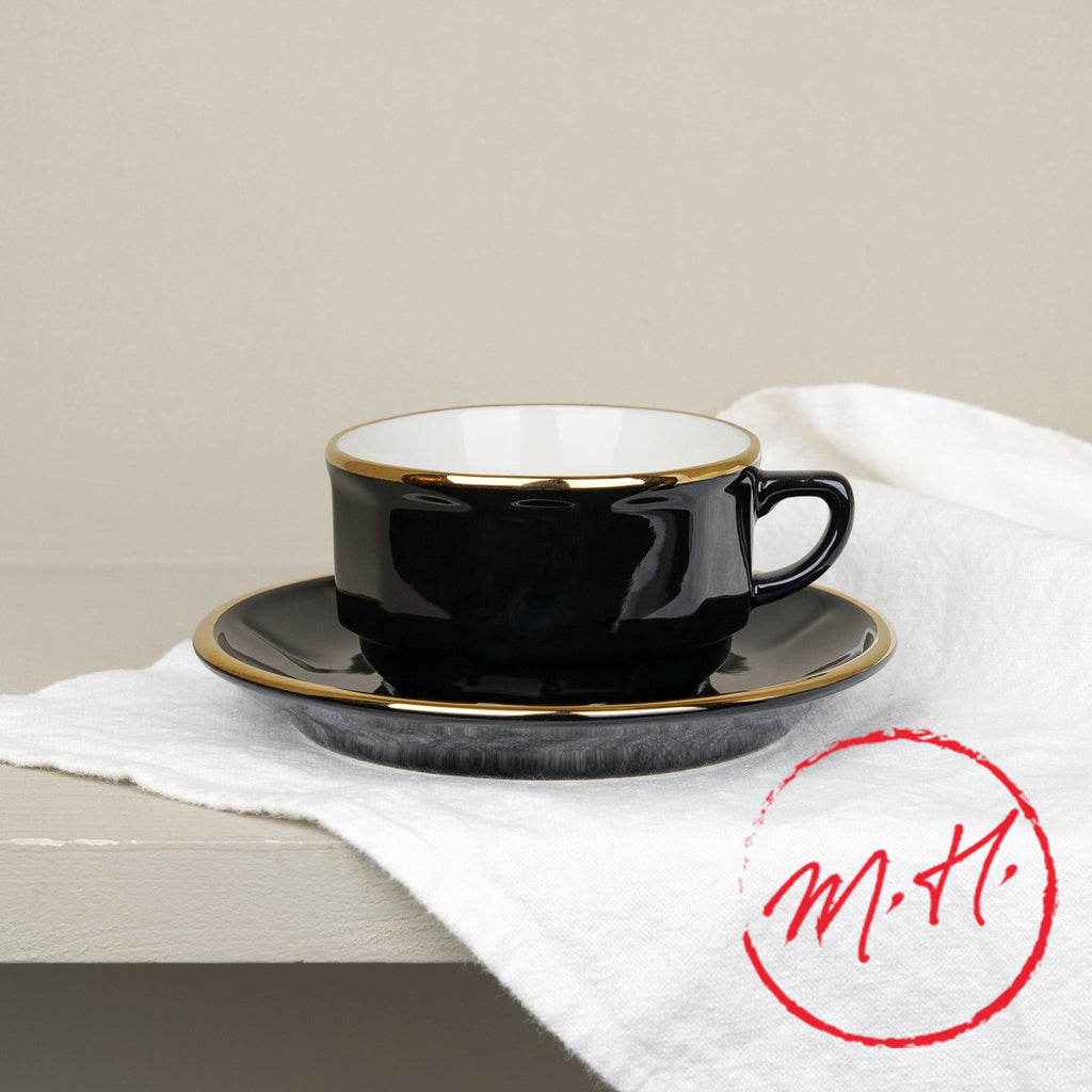 Tasse et soucoupe noire filet or