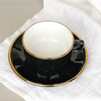 Tasse et soucoupe noire filet or