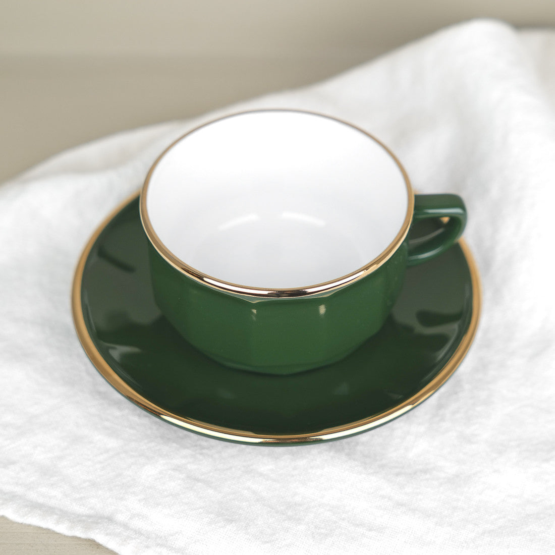 Tasse et soucoupe vert empire filet or