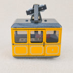 Téléphérique mécanique jaune
