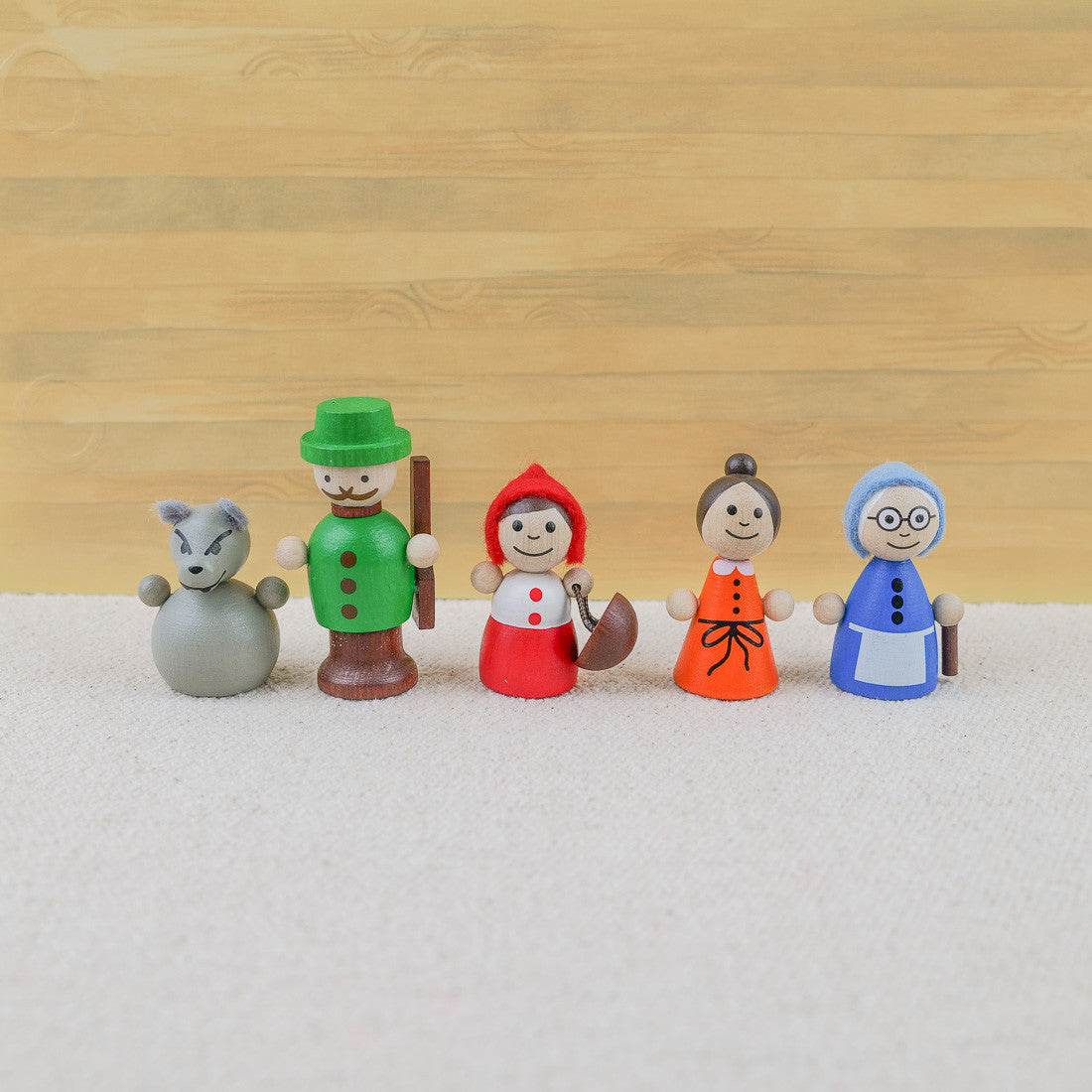 Figurines en bois petit chaperon rouge