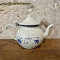 Théière en émail blanc décor fleurs bleues