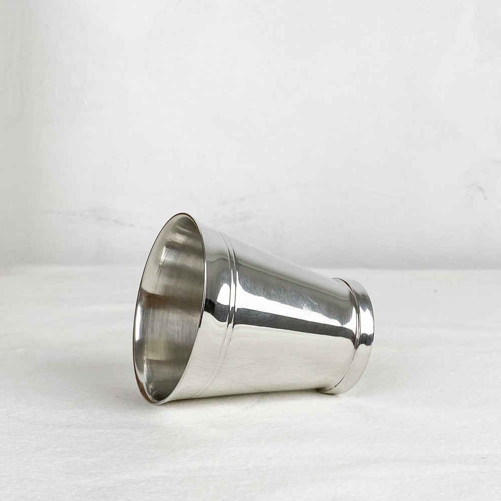 Timbale de naissance en étain brillant