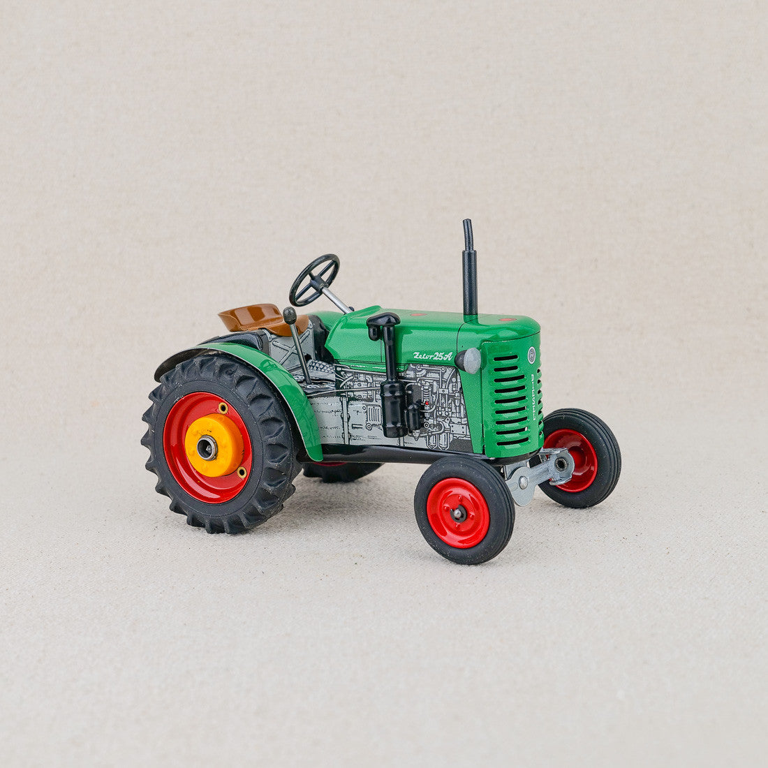 Tracteur mécanique vert Zetor 25A