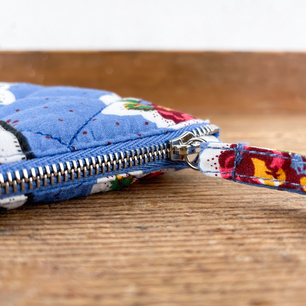 Trousse de maquillage bleue