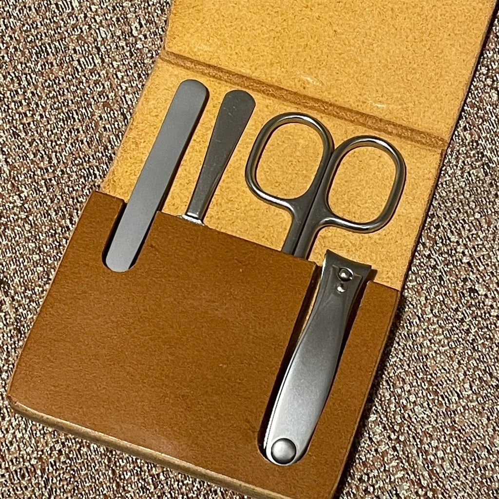 Trousse manucure 5 pièces étui cuir