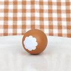 Véritable œuf en chocolat dans sa coquille