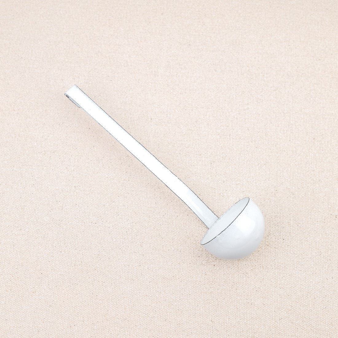 Ustensile de cuisine émail blanc