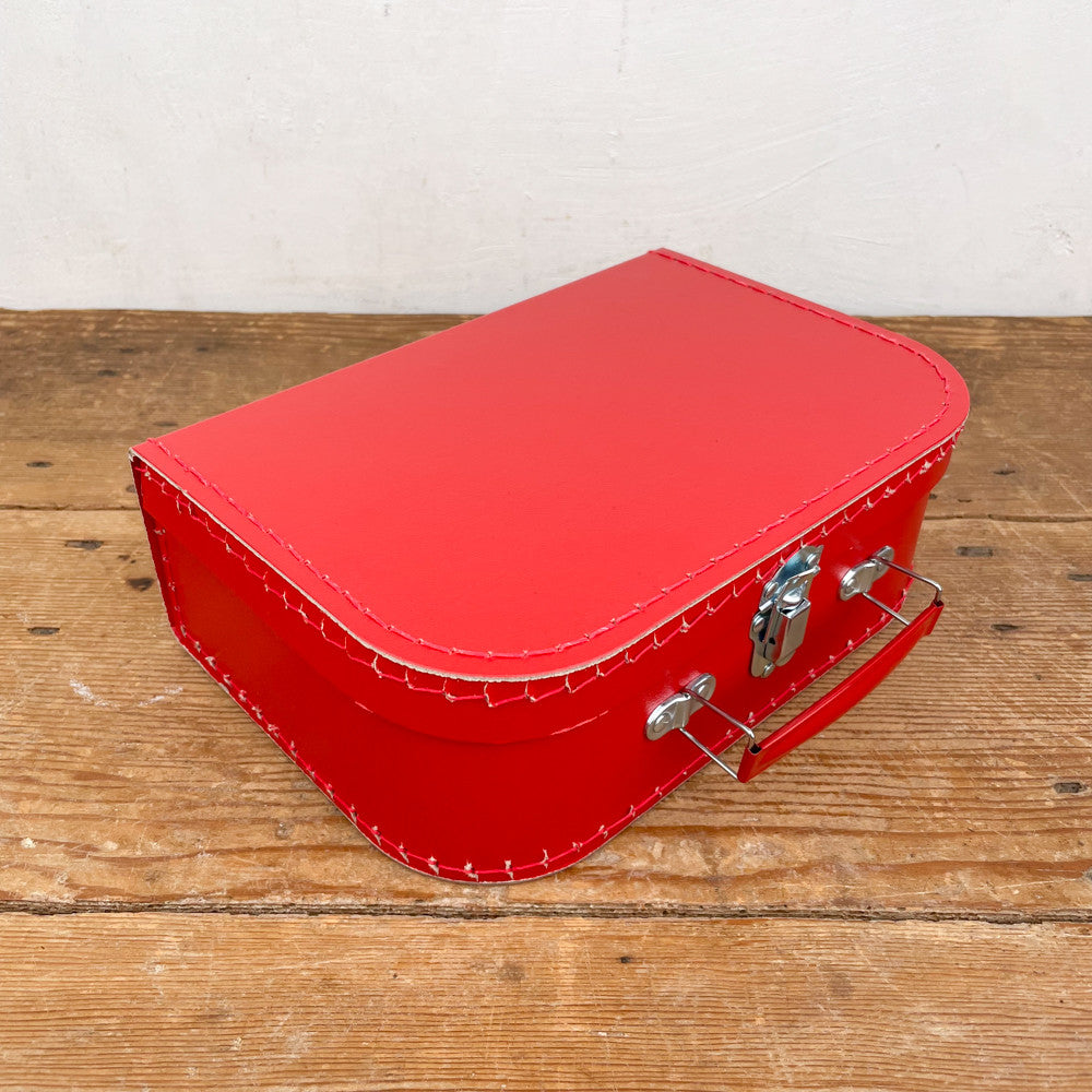 Valise rouge en carton
