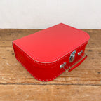 Valise rouge en carton